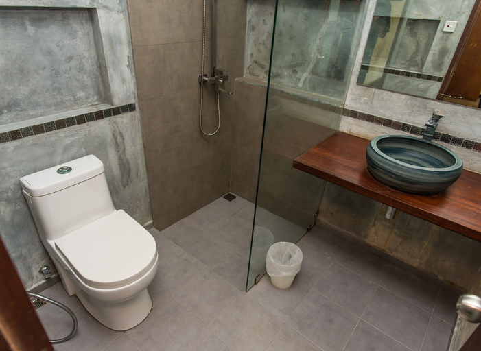 Bathroom 4, Premier Beach