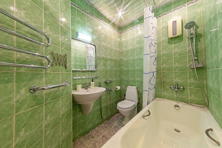 Bathroom 2, Lux Apartments 3 Frunzenzkaya, Western