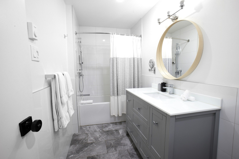 Bathroom 4, Hotel & Spa Carré Saint-Louis, Montréal