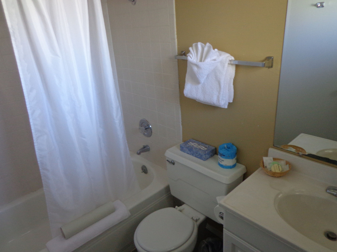 Bathroom 5, Ocean Shores Inn & Suites, Grays Harbor