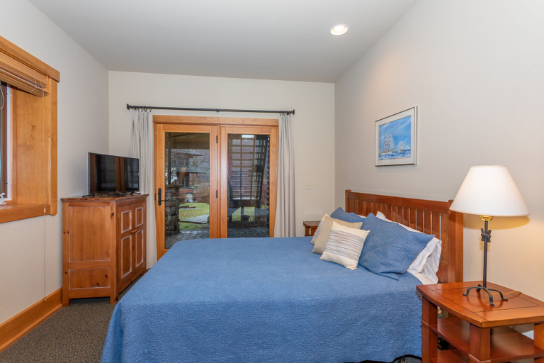 Bedroom 3, Lake Effect, Garrett