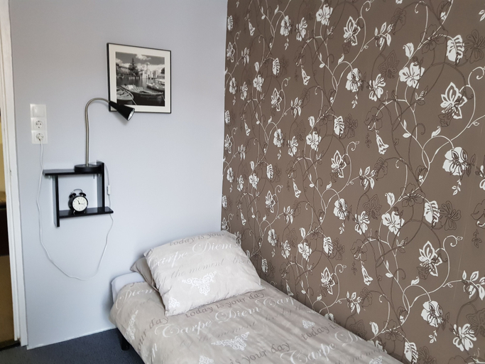 Bedroom 2, Cafe pension The Chandelier, Terneuzen