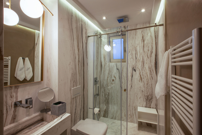 Bathroom 5, Consolato Boutique, Crete