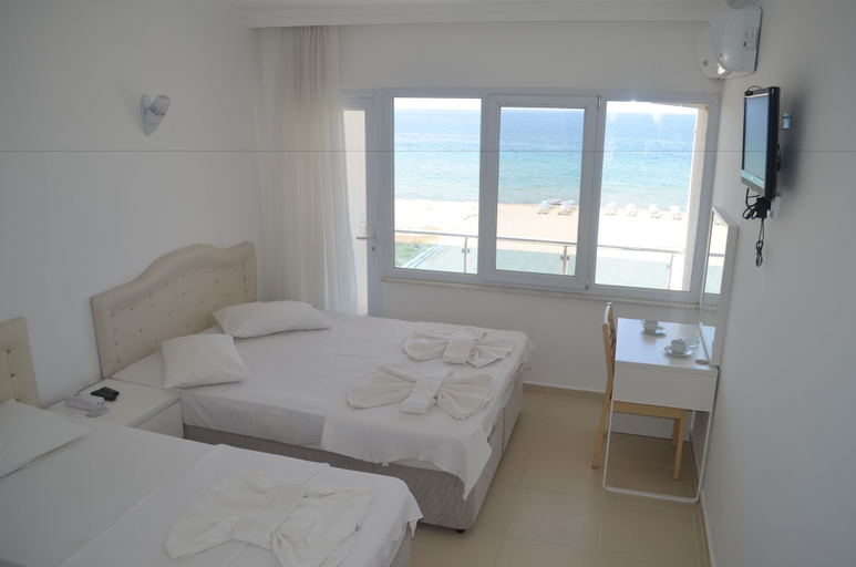 Bedroom 2, Yasmin Hotel, Ayvalık
