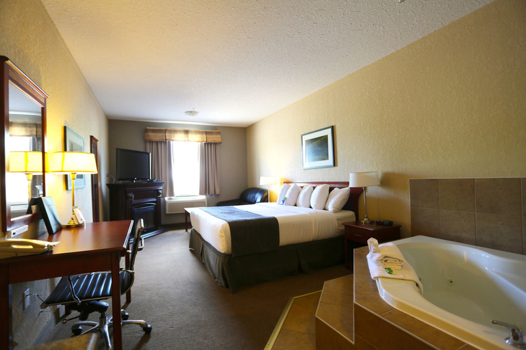 Bedroom 3, Lakeview Inns & Suites - Fort Nelson, Northern Rockies