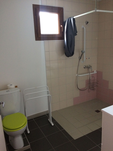 Bathroom 5, Auberge des Pyrénées, Hautes-Pyrénées