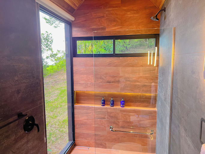 Bathroom 4, Amalu Luxury View Cabins, Abangares