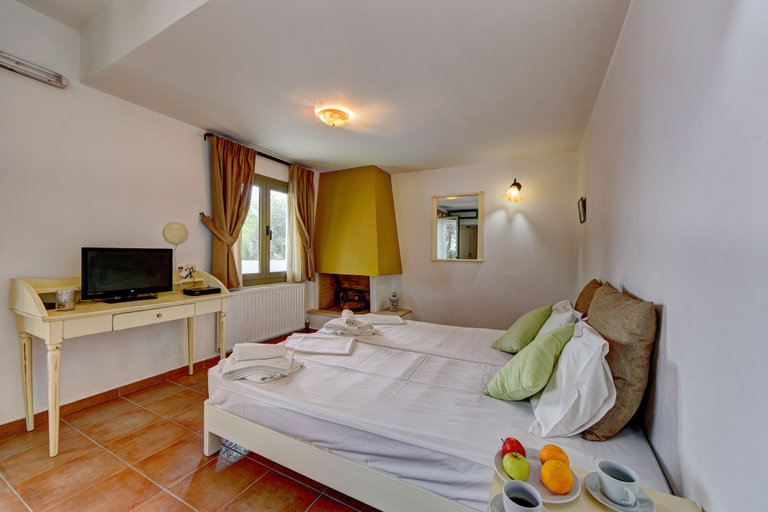 Bedroom 5, Achlada - Mourtzanakis Residence, Crete