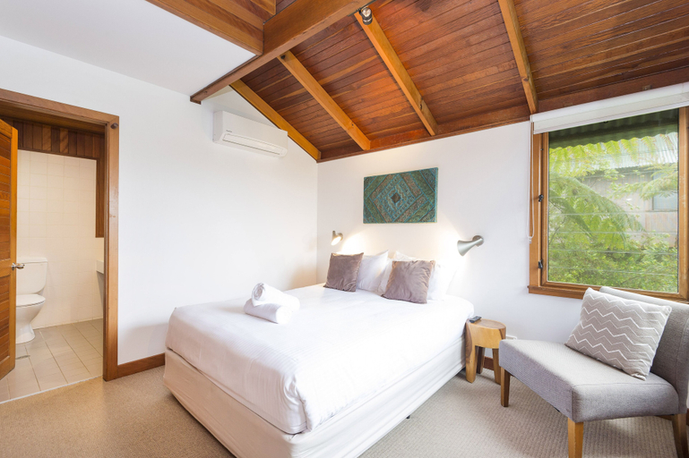 Bedroom 4, The Oasis Apartments and Treetop Houses, Byron