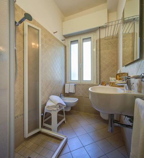 Bathroom 3, Hotel Majorca, Ravenna