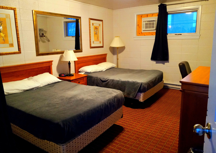 Bedroom 5, Chalet Inn Motel, Kenora