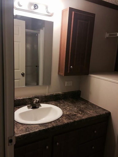 Bathroom 3, Oasis Lodge, Reagan
