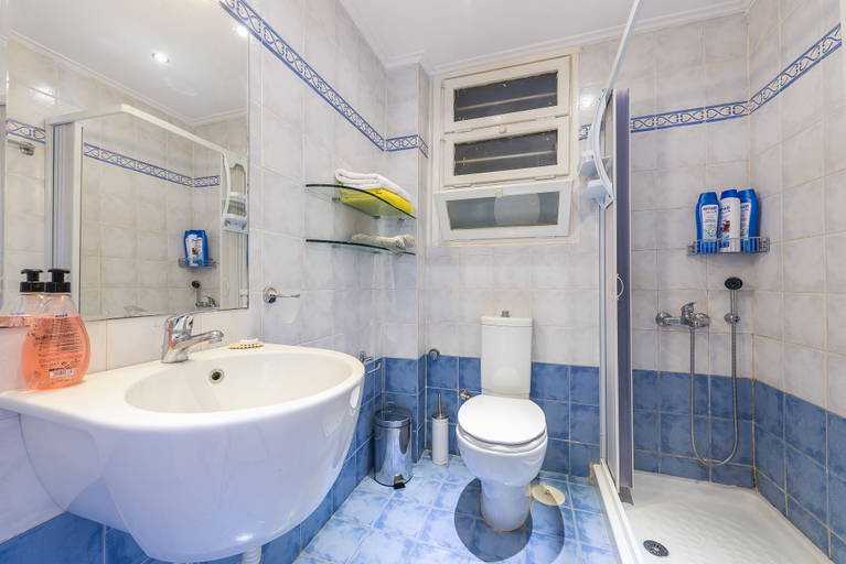 Bathroom 4, Victoria Majesty Apartments, Attica