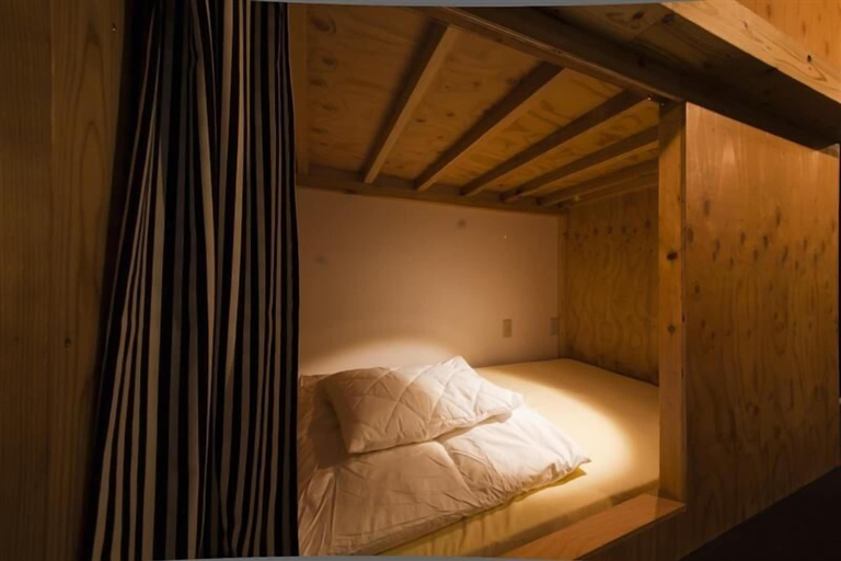 Bedroom 2, Hakata Gofukumachi Hostel Takataniya, Fukuoka