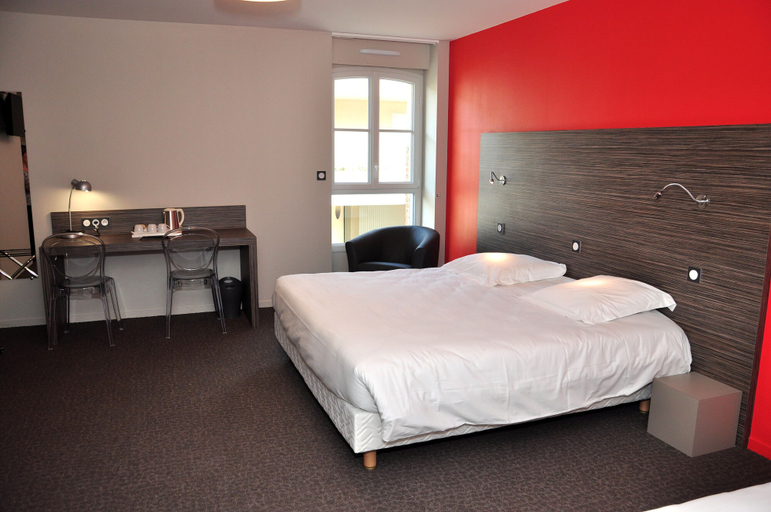 Bedroom 3, Logis La Bonne Auberge, Mayenne