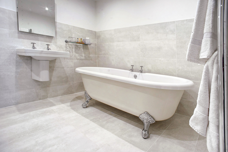 Bathroom 4, Ednam House Hotel, Scottish Borders