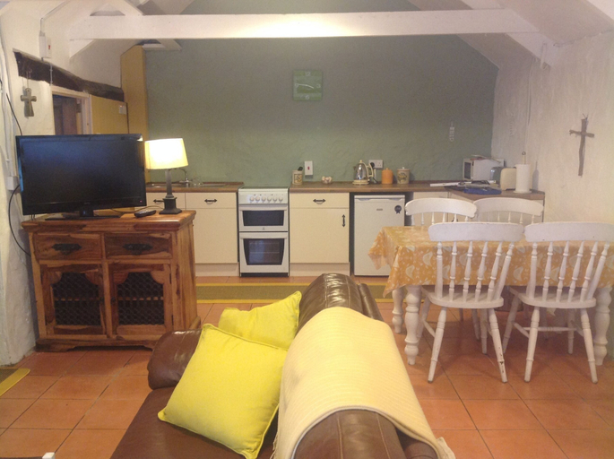 Others 5, Cottage Sleeps 2- Parking, Wood Fire, Garden, Pets, Cornwall