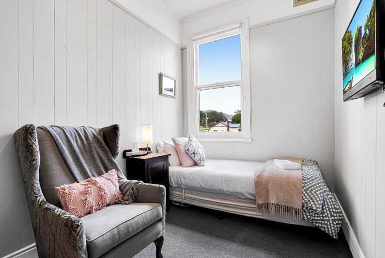 Others 5, Bischoff Hotel, Waratah/Wynyard - Pt B