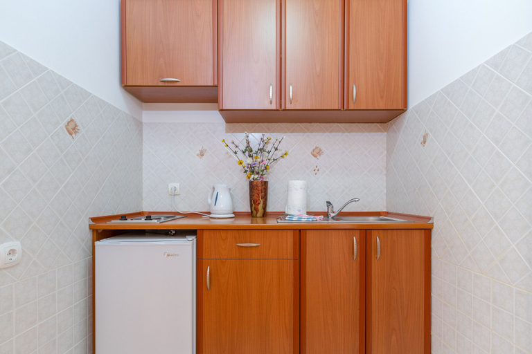 Others 4, Apartments Elena