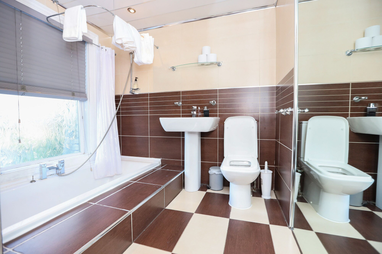 Bathroom 4, Hotel Anfield, Sefton