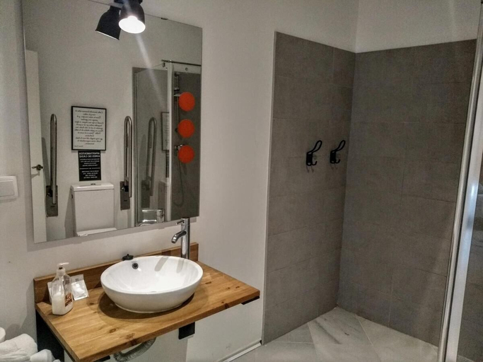 Bathroom 5, Apartamentos GADIR CENTRO, Cádiz