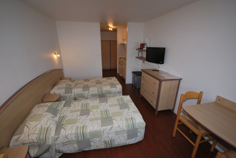 Bedroom 2, Les Arums, Landes
