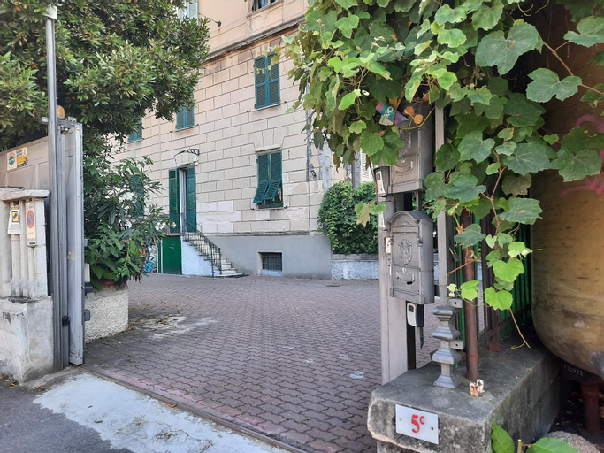 Exterior & Views 4, Comfortable one bedroom apartment with parking space in the center of Genoa, Genova