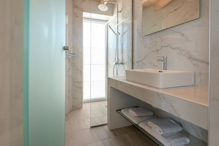 Bathroom 3, GT Beach Hotel, Crete