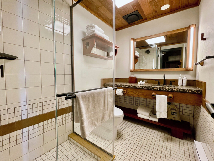 Bathroom 4, Lodge at Marconi, Marin