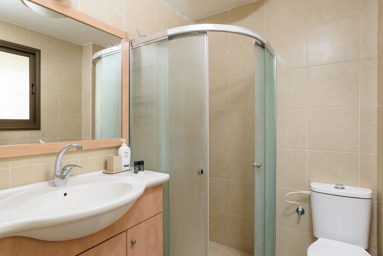 Bathroom 3, Comfy & Terrace neear Beach by FeelHome