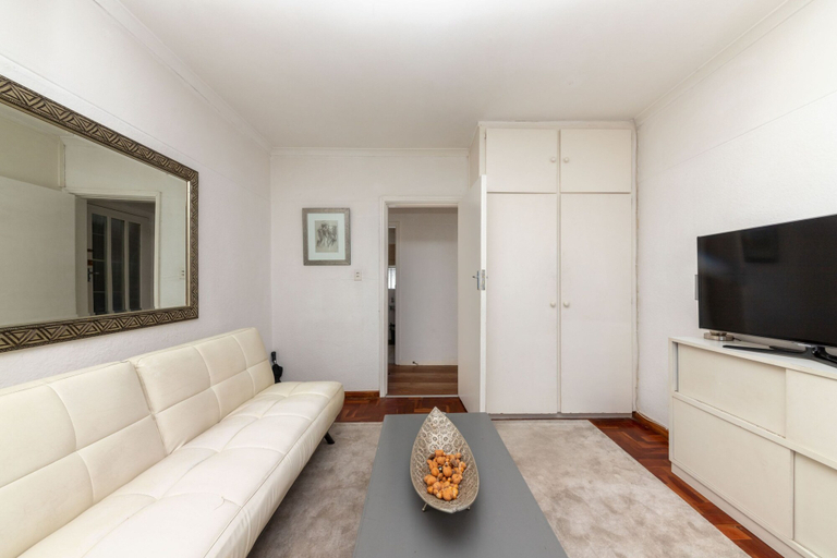 Others 4, Bright and Homey 1 Bedroom in Gardens, City of Cape Town