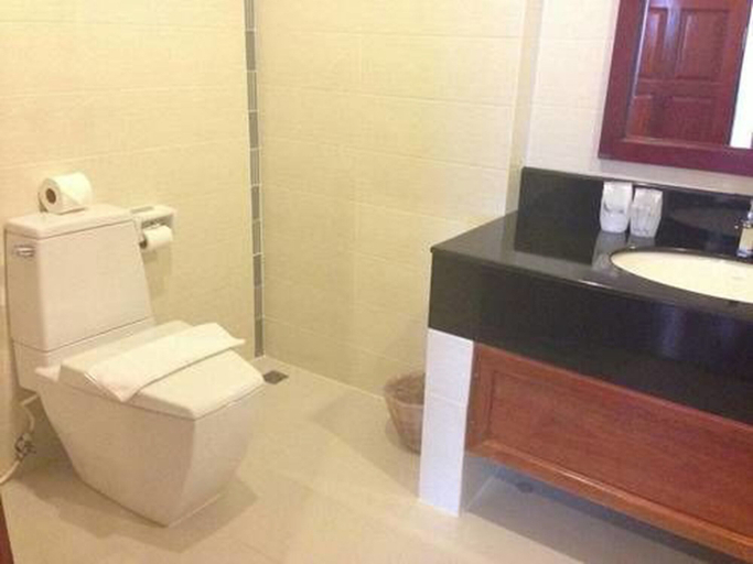 Bathroom 5, Athena Hotel, Pakxe