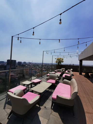 Food & Drinks, Warhol Residences Simpang Lima, Semarang