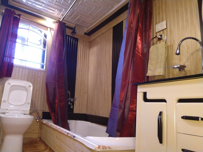 Bathroom 5, Akbar Group Of Heritage Houseboats, Srinagar
