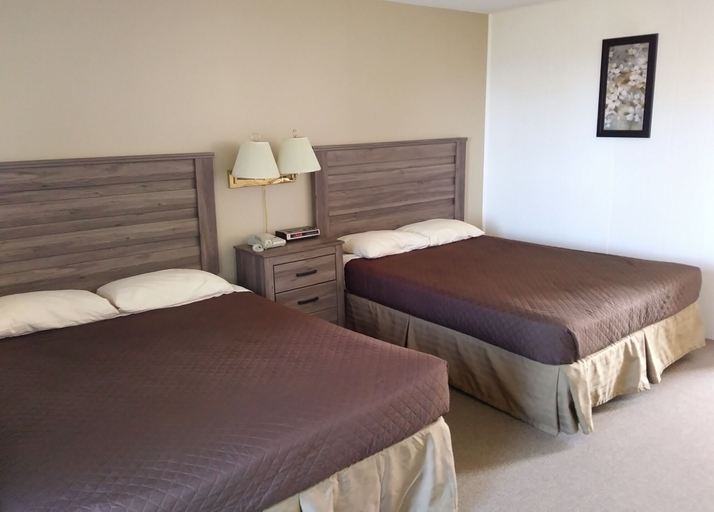 Bedroom 2, Driftwood Motel, Presque Isle