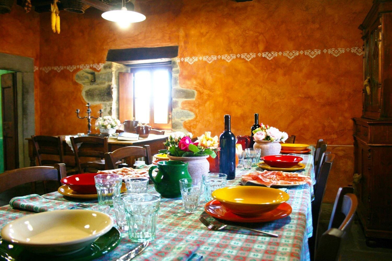 Food & Drinks 5, Wonderful private villa for 16 people with WIFI, private pool, TV and parking, Arezzo