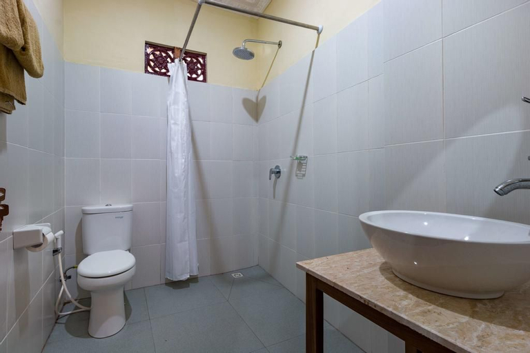 Bathroom 16