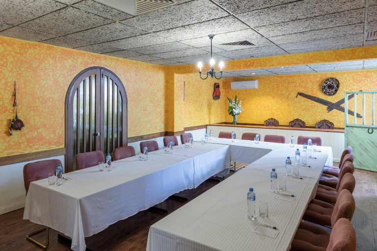 Food & Drinks 5, Adelaide Granada Motor Inn, Adelaide