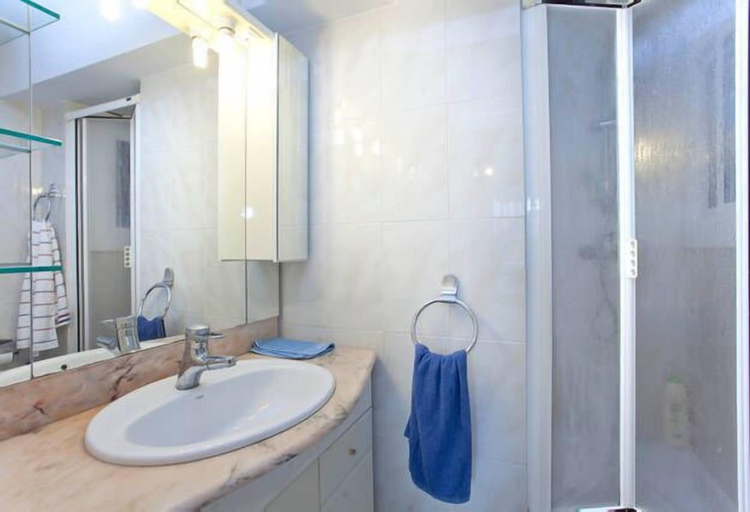 Bathroom, Apartamentos Llavaneras, Barcelona