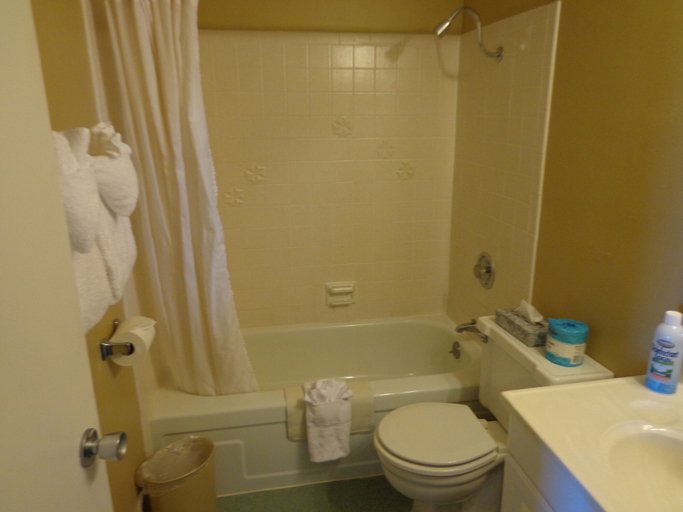 Bathroom 5, Ocean Shores Inn & Suites, Grays Harbor