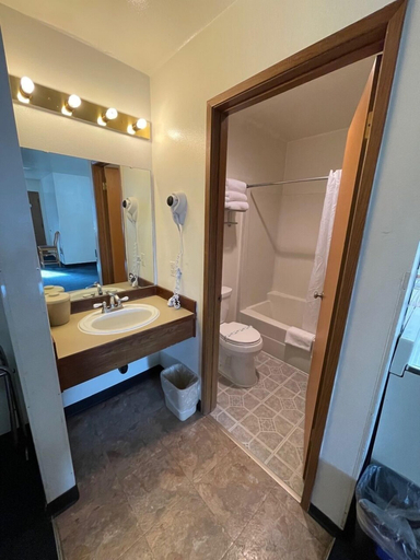 Bathroom 4, Fairground Inn, Snohomish