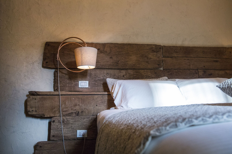 Bedroom 5, La Canonica �� Charming apartments in Nizza Monferrato, Asti