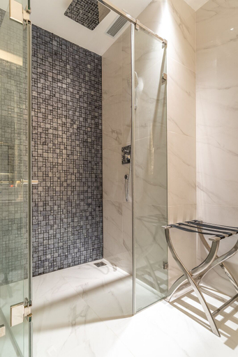 Bathroom 5, The Rixx Madison, District 1