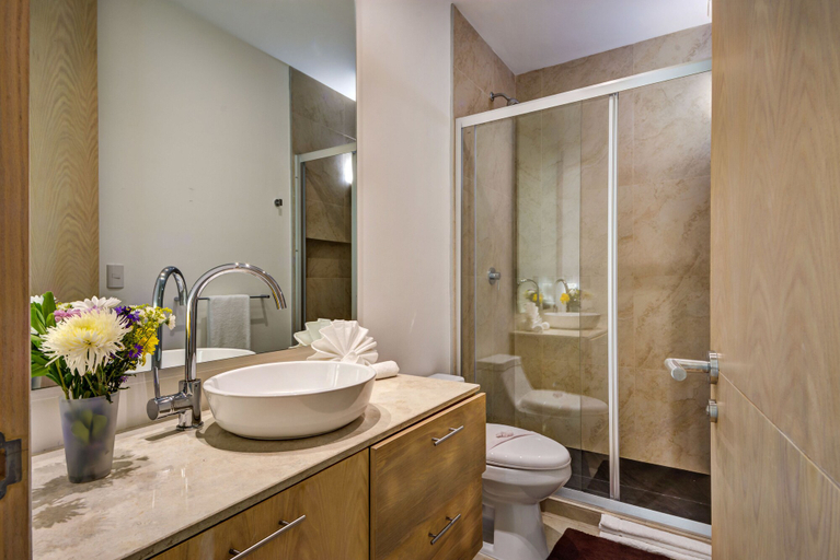 Bathroom 3, Atthakan 3 bedroom apartment sleeps 10, Cozumel