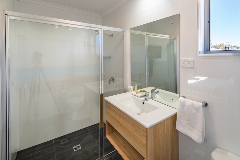 Bathroom 4, Ingenia Holidays Lake Conjola, Shoalhaven - Pt B