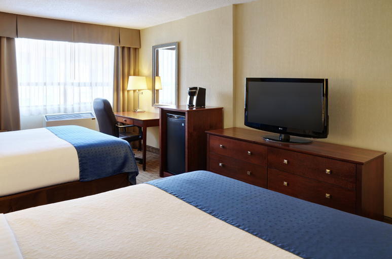 Bedroom 3, Holiday Inn & Suites WINNIPEG-DOWNTOWN by IHG, Division No. 11