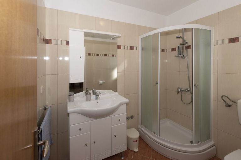 Bathroom 5, Apartments Max, Ražanac