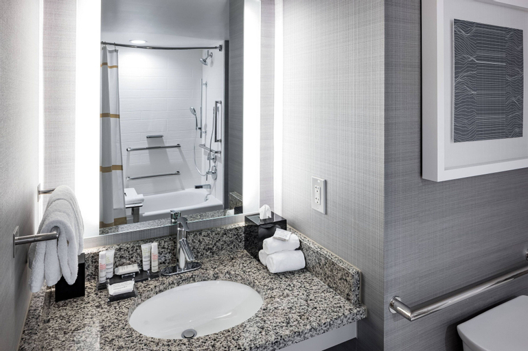 Bathroom 27