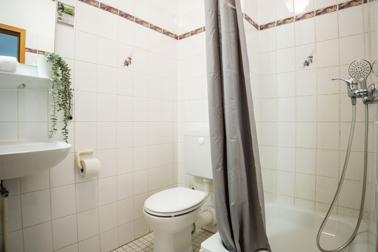 Bathroom 5, Alte Feuerwache, Berlin