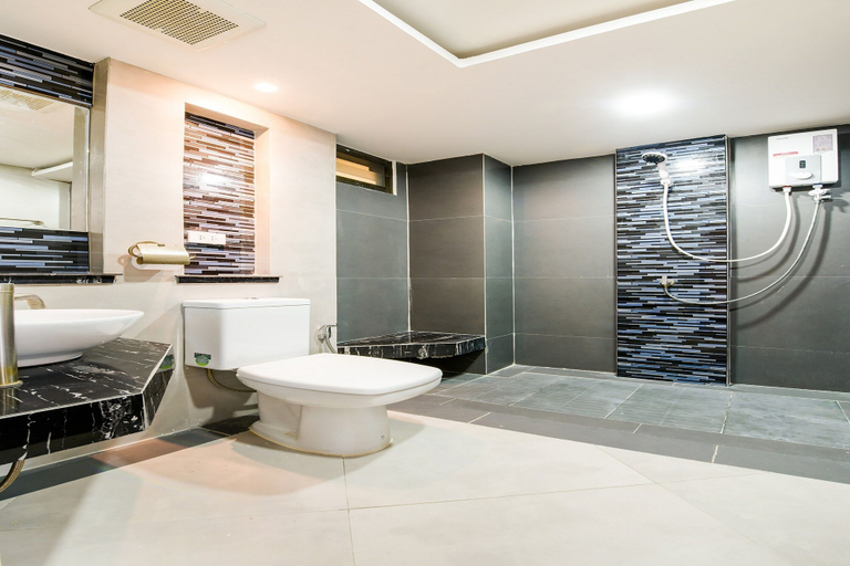 Bathroom 4, OYO 458 Nakorn Siam Boutique, Pattaya